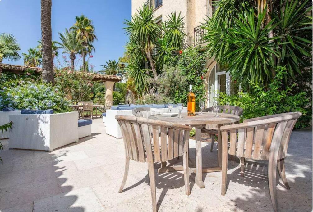 Le Castel Rose Super Cannes, Face Aux Iles De Lerins Vallauris Exteriér fotografie